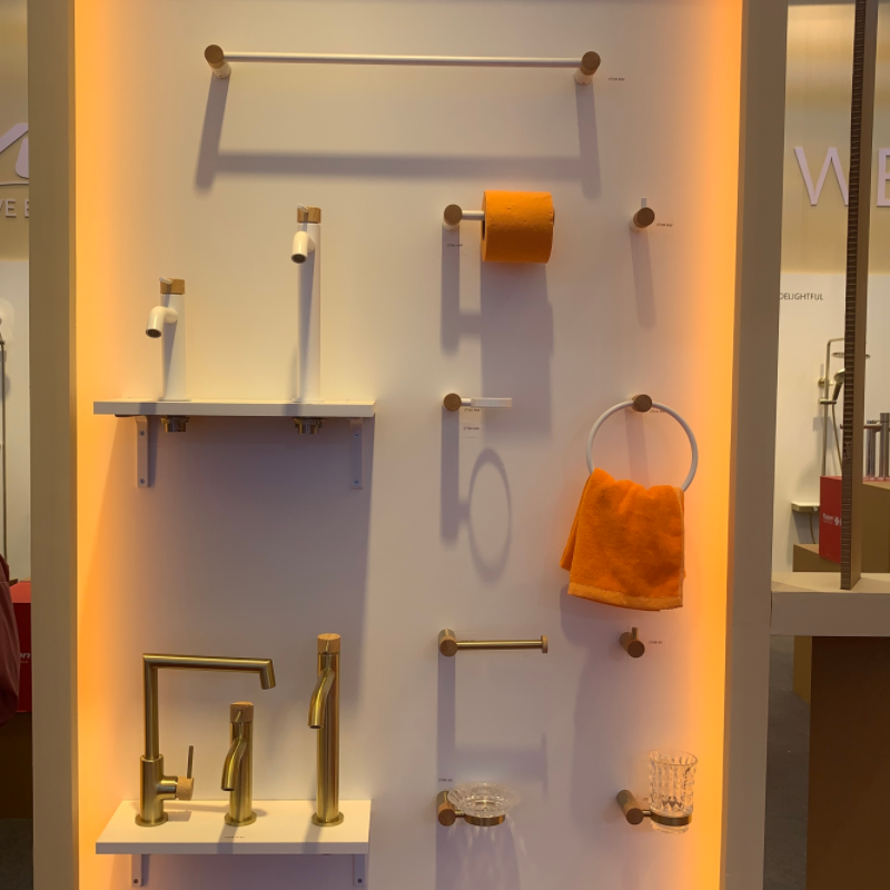 27585 Badkameraccessoires, Zeepbakje, messing, beukenhout Kristallen glazen schaaltje, Zeepbakje en glazen schaaltje